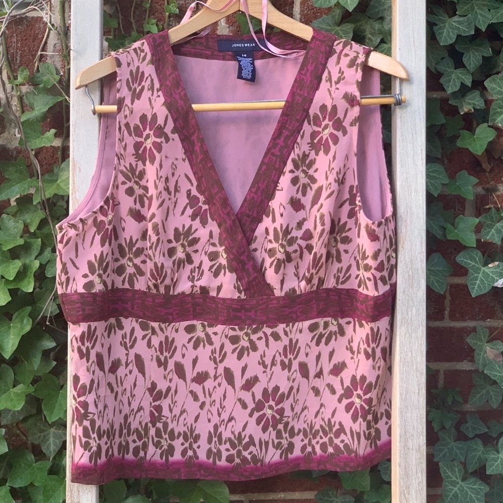 Jones Wear sleeveless top.  Sz 14